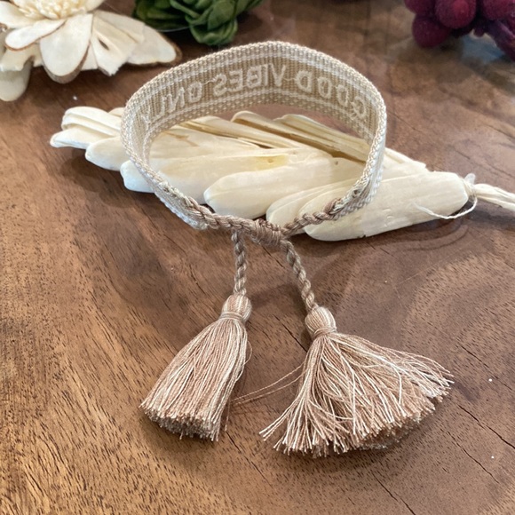 Good Vibes Only Graphic Bracelet - Picture 4 of 7